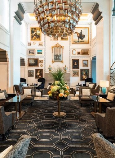 Lobby lounge